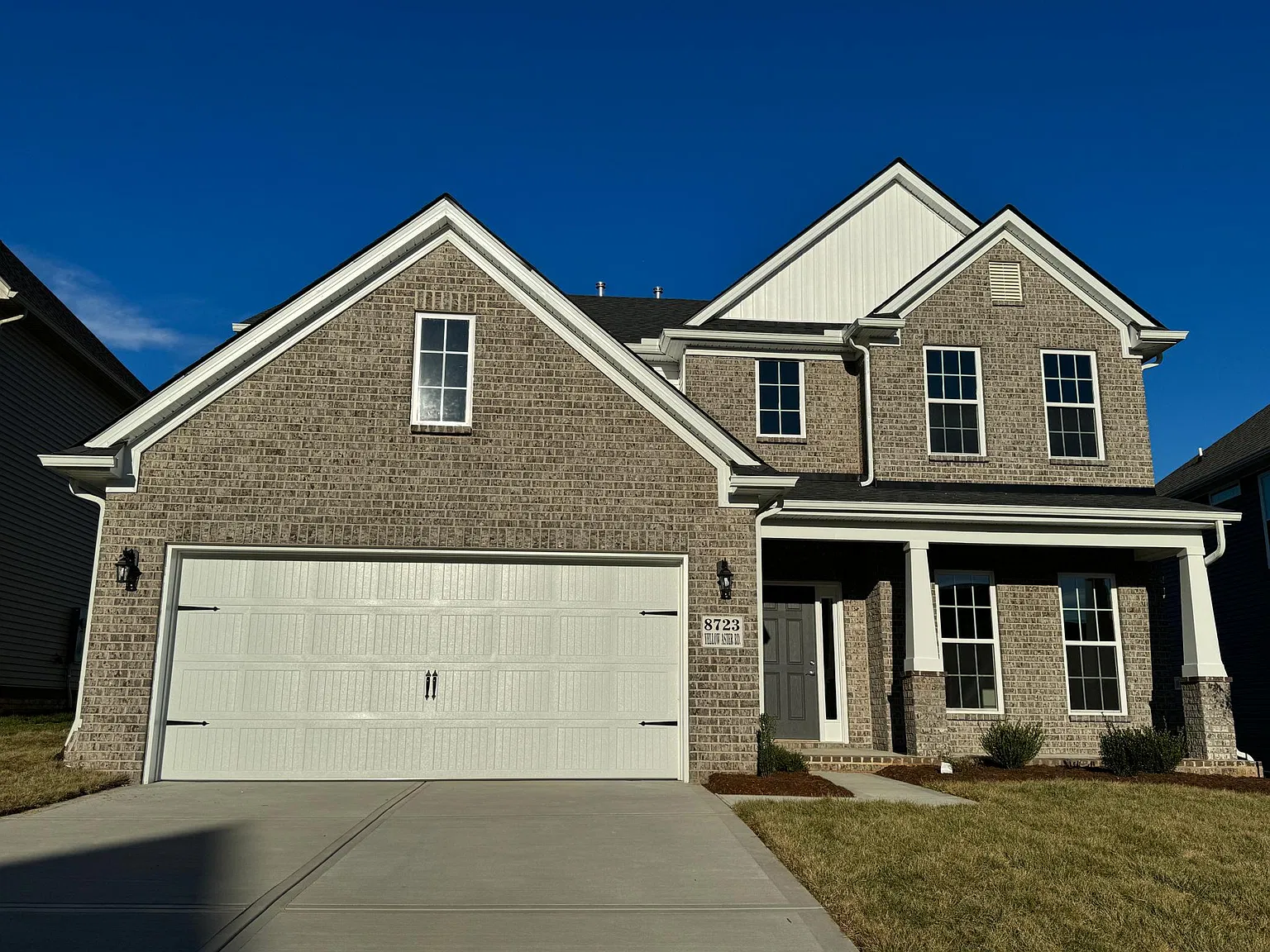 4 bed, 2.5 bath, 2700 sqft, $3,300 — Photo 1