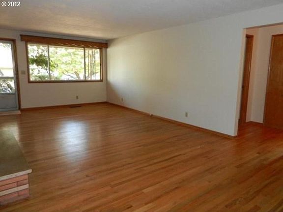 4th image of 4916 SE Mullan St