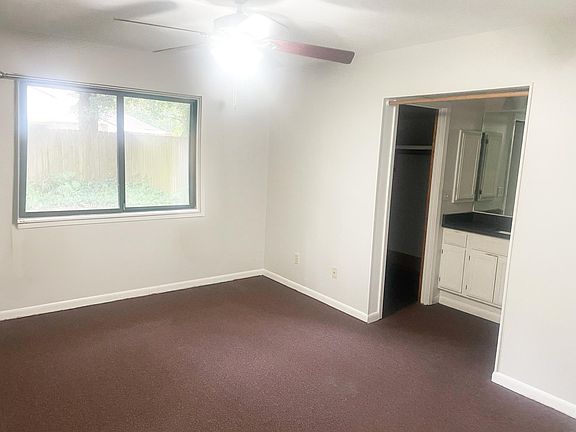 3rd image of 203 Longleaf Ct