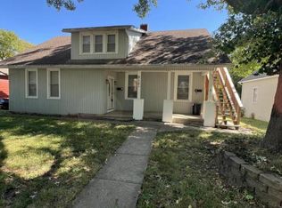 912 N 13th St, Leavenworth, KS 66048