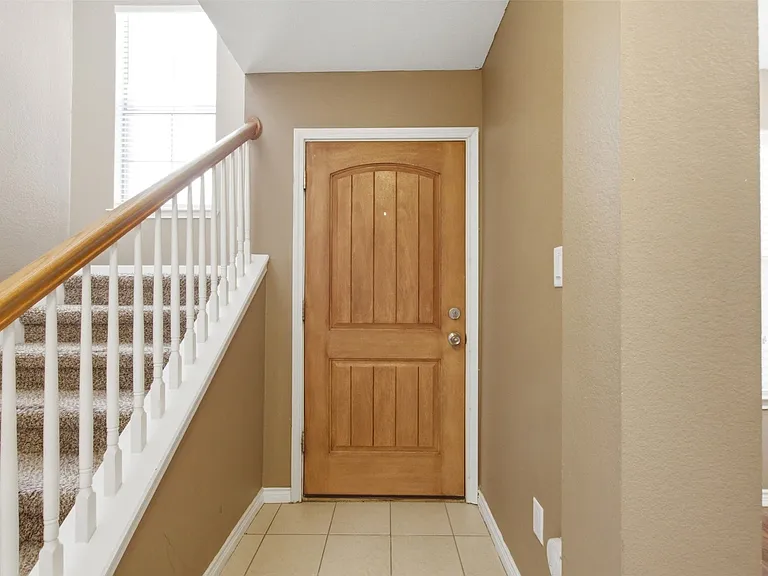 2113 Grove Park Ln — Photo 3