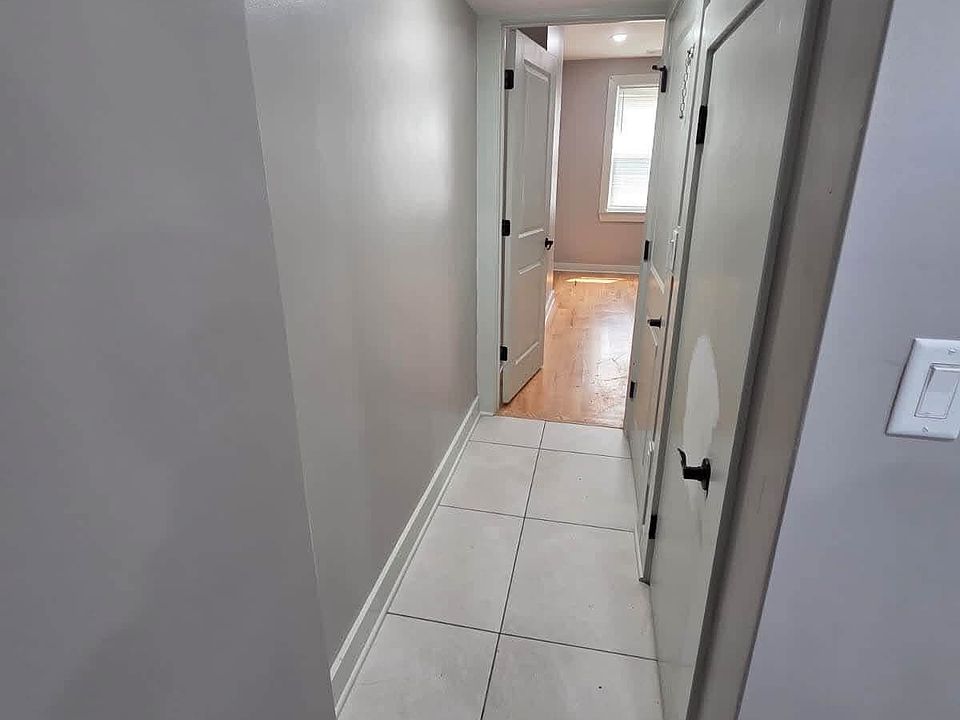 2nd image of 25 Nichols St Floor 1
