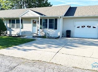 705 Hart Ave, Fostoria, OH 44830