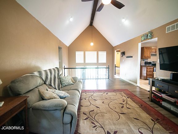 5th image of 733 Joseph Dr