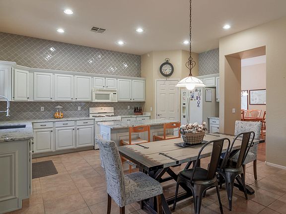 2nd image of 2221 S Sorrelle