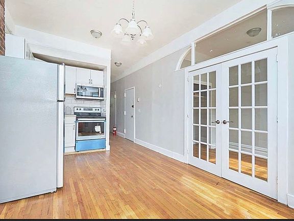 3rd image of 529 W 187th St APT 3