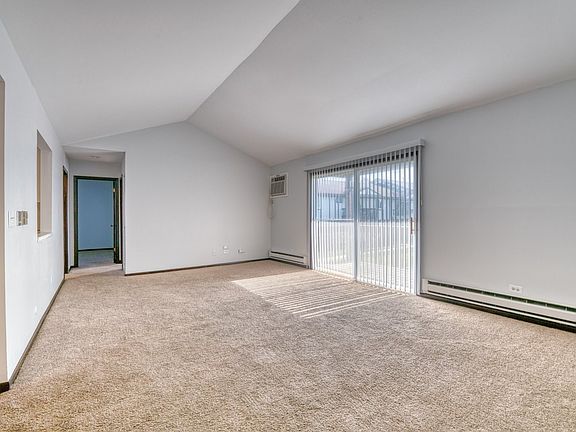 3rd image of 1029 Shagbark Ct APT 2A