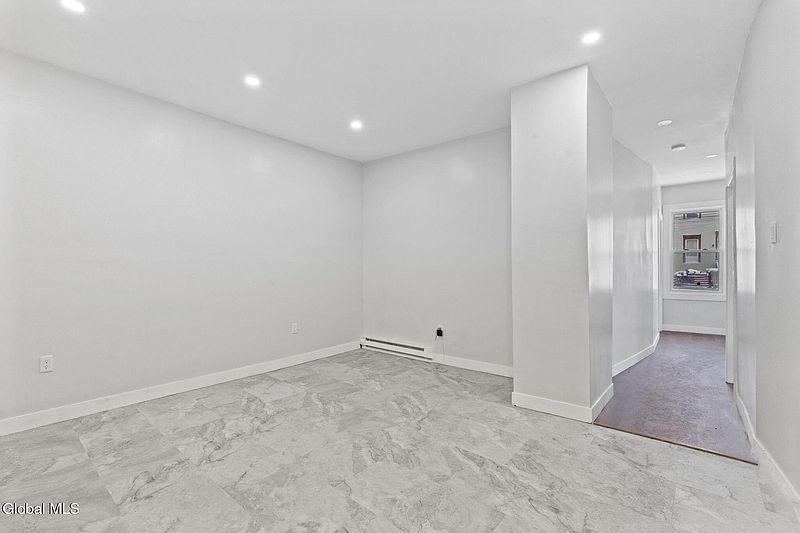 4th image of 34 Francis Street
