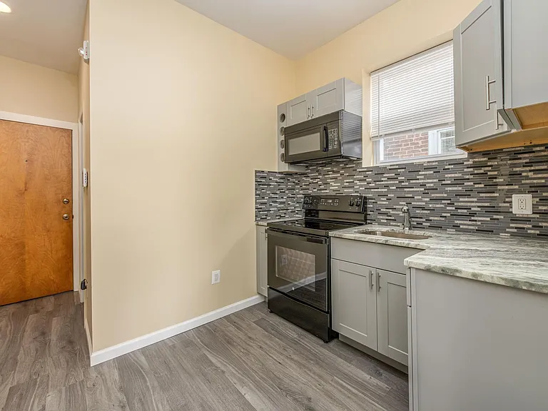 5548 W Thompson St #2R — Photo 3