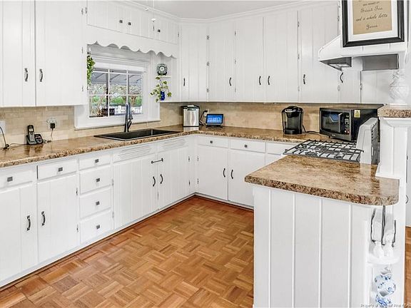 3rd image of 118 Fairfield Cir