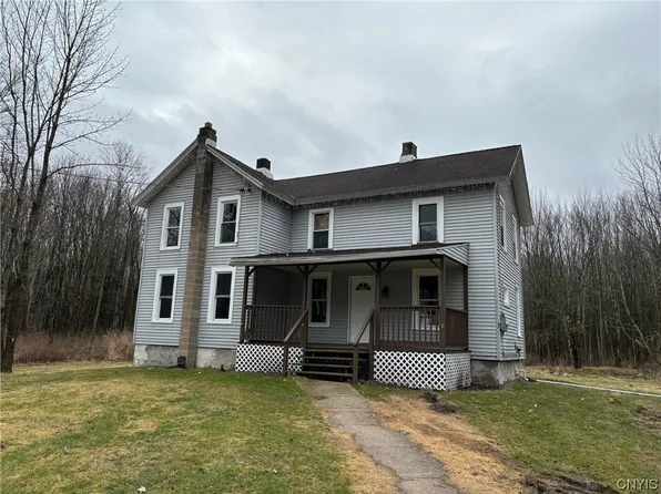 41 Blumer Rd, Pennellville, NY 13132