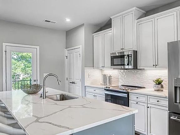 3rd image of 1009 Newell Towns Ln