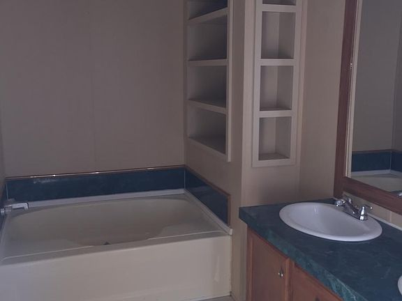 Master bath - garden tub