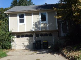 820 S 9th St, Edwardsville, KS 66111
