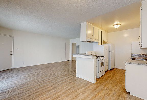 3rd image of 1528 S Bundy Dr APT 4