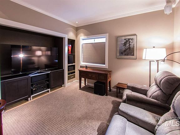 2nd image of 4868 Lakes Edge Pl
