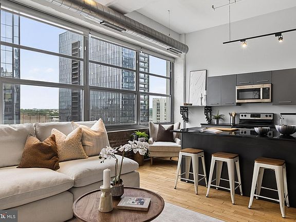 5th image of 2200 Arch St APT 913