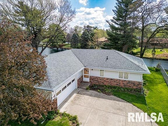 2nd image of 422 N Lakeshore Dr
