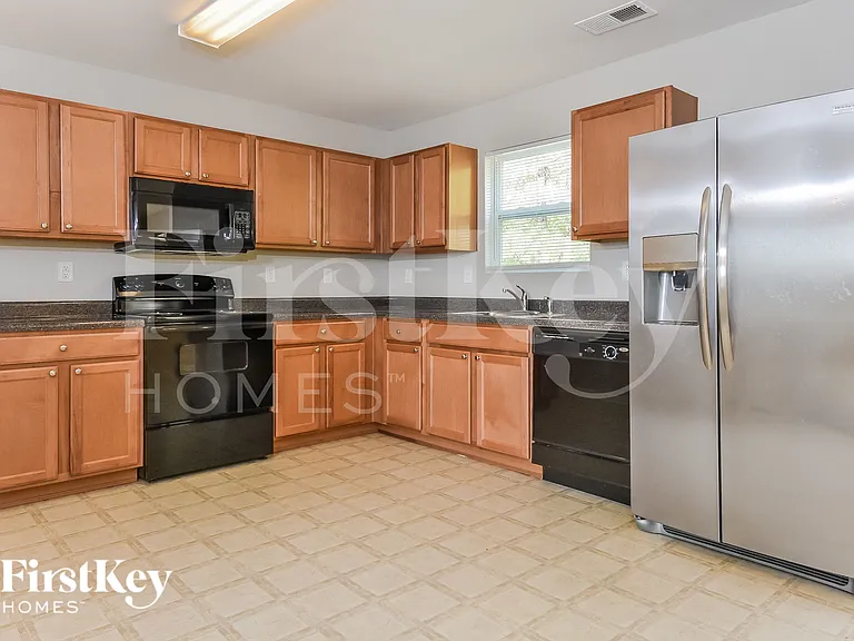 3902 Edgewood Terrace Dr — Photo 6