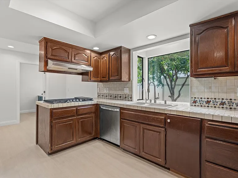 6443 Matilija Ave — Photo 6