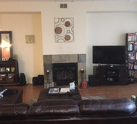 3rd image of 2622 W Diversey Ave #4