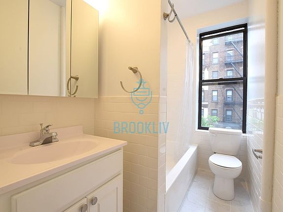 5th image of 35 Crown St APT 3J