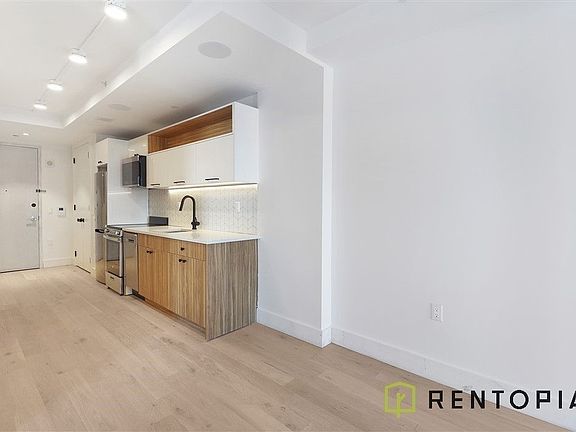 2nd image of 54 W 125th St #306