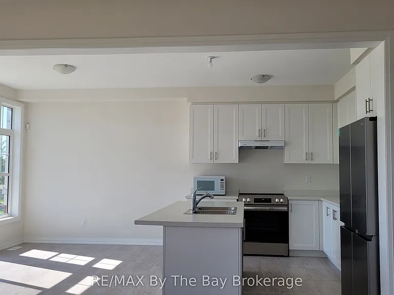 194 Union Blvd — Photo 8