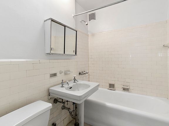 5th image of 235 W 102nd St APT 10E