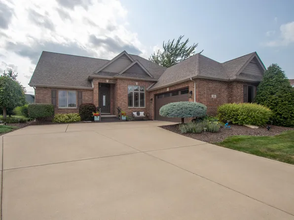 90 Bergamo Ct, Crown Point, IN 46307