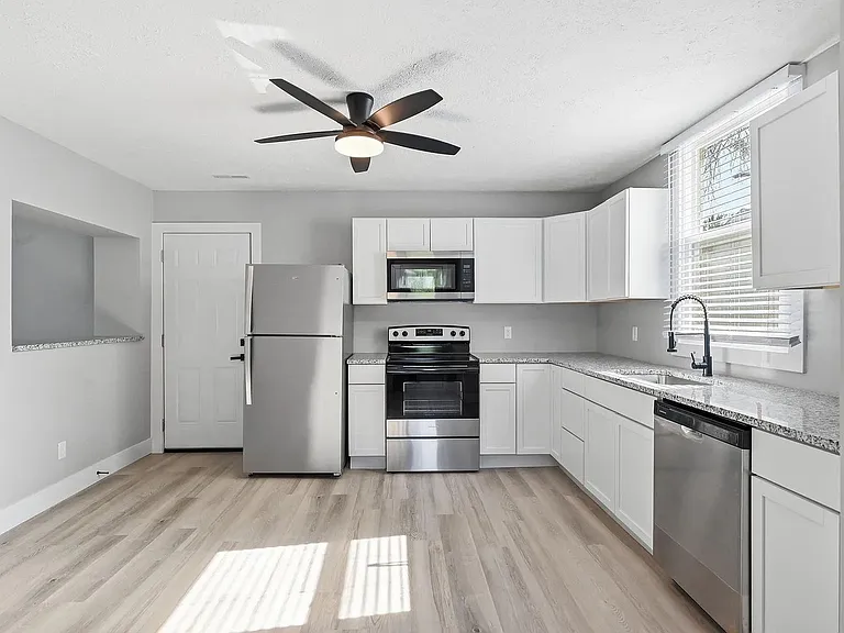 504 Harris St — Photo 10