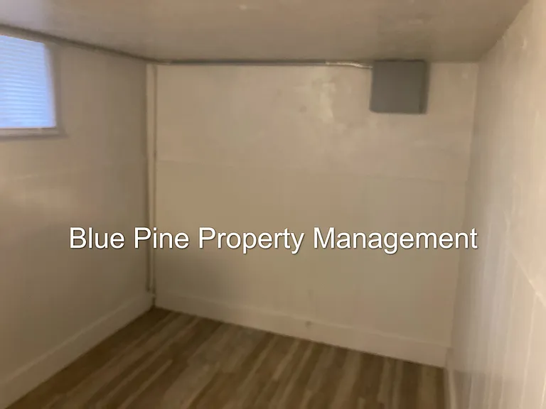 560 Oneida Ave #1 — Photo 2