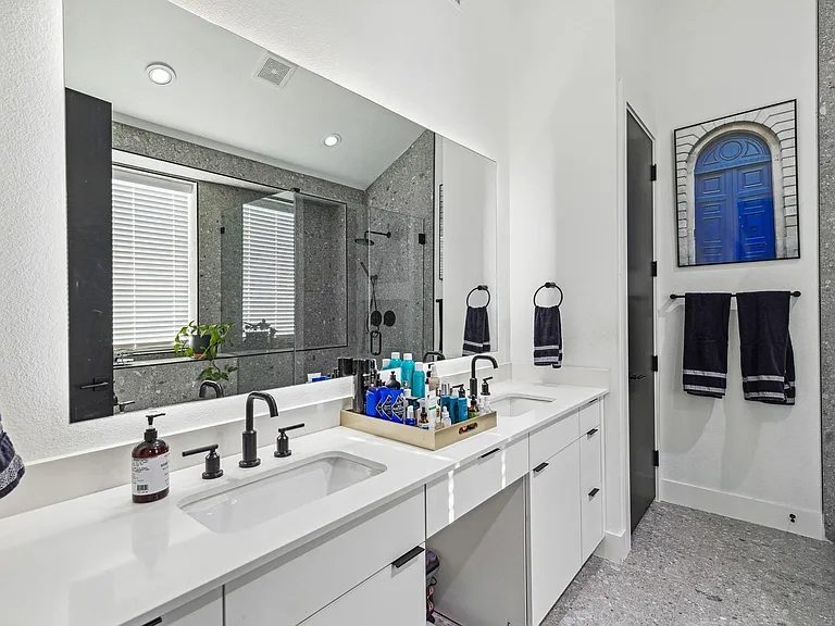 2912 Hawthorne Ave #101 — Photo 6