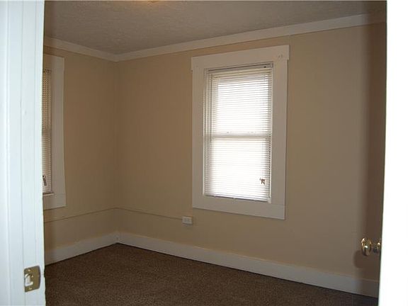 5th image of 502 Logan Ave