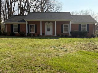 907 Ladd Rd, Waynesboro, VA 22980
