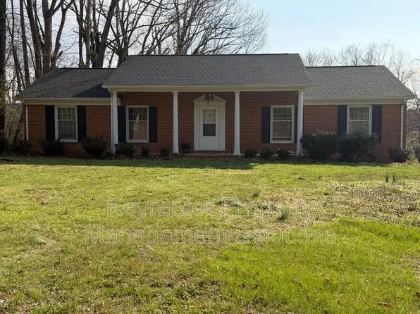 907 Ladd Rd, Waynesboro, VA 22980