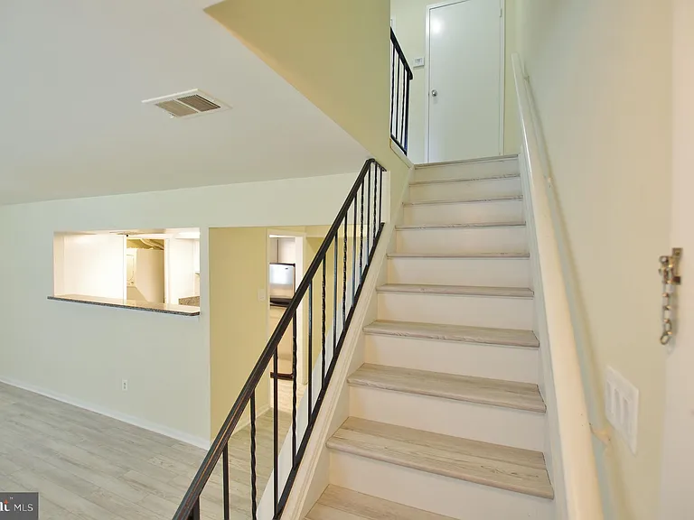 8612 Walutes Cir #B — Photo 10