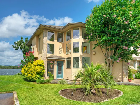 204 N Waterway Dr, Kingsland, TX 78639