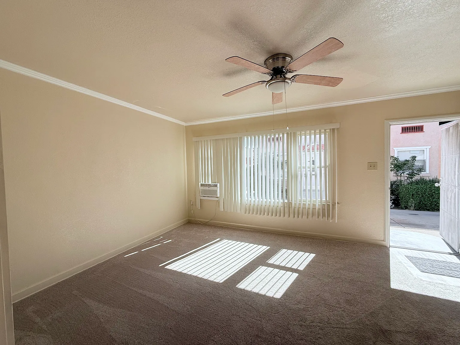 205 S Citron St — Photo 4