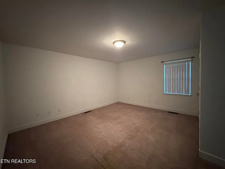 715 Gloucester Ave — Photo 10