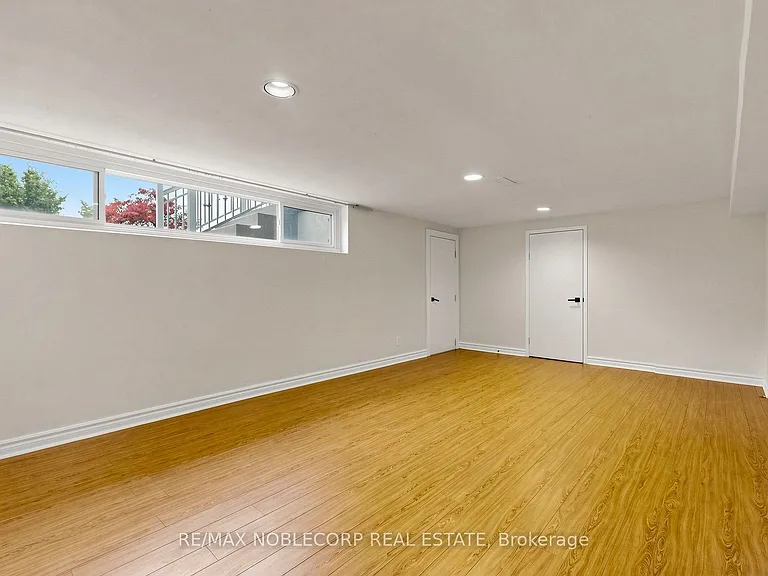 8 Summerfield Cres — Photo 33
