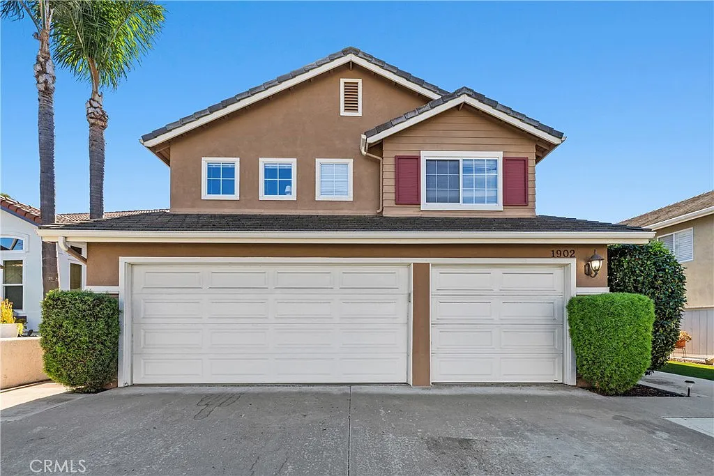 4 bed, 2.5 bath, 2298 sqft, $7,250 — Photo 1