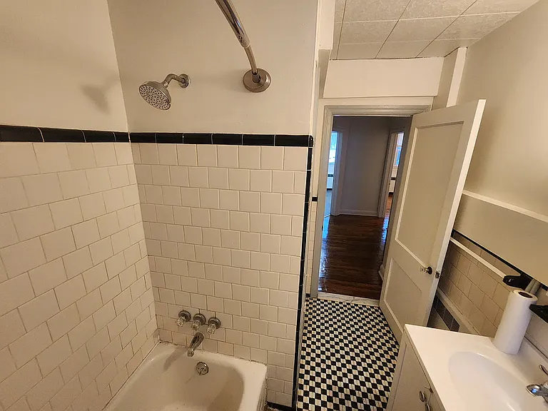 6104 Maylane Dr — Photo 4
