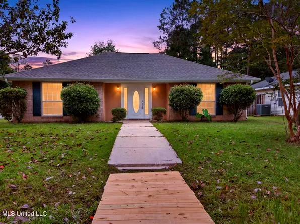 83161 Lola Dr, Diamondhead, MS 39525