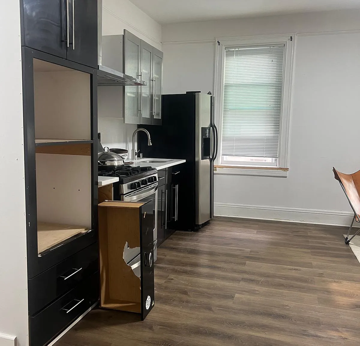 3 bed, 1000 sqft, $3,000 — Photo 3