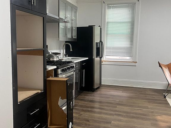 3rd image of 610 Van Cortlandt Park Ave Floor 2