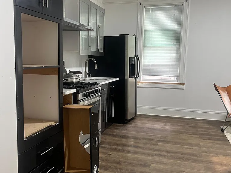 610 Van Cortlandt Park Ave #2 — Photo 3
