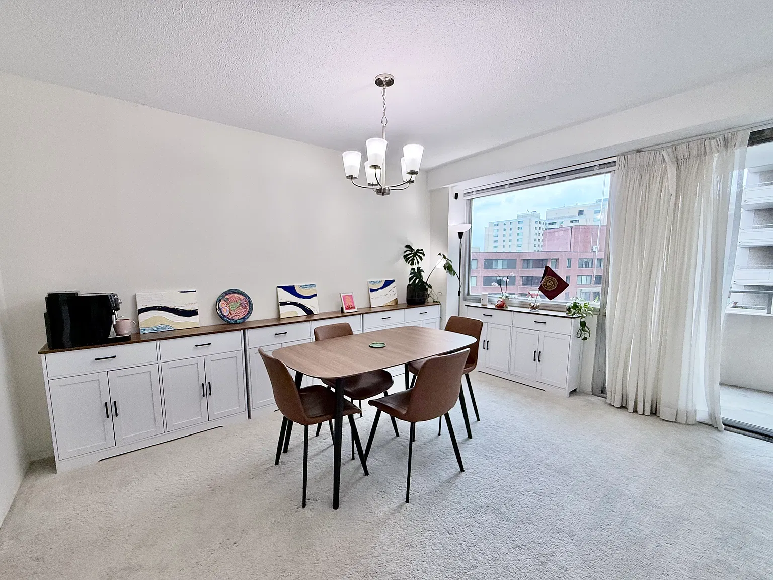 1 bed, 878 sqft, $2,300 — Photo 3