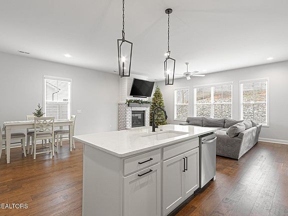 3rd image of 3236 Great Plains Ln