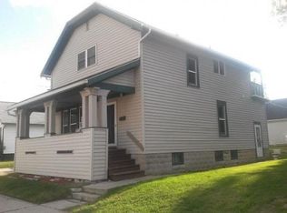 1032 S 17th St, Manitowoc, WI 54220